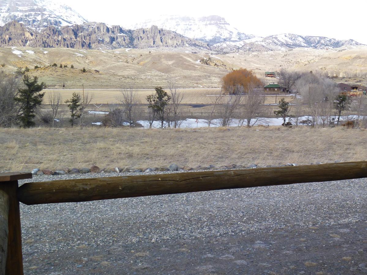 Yellowstone Cutthroat Guest Ranch Hotel Wapiti Room photo