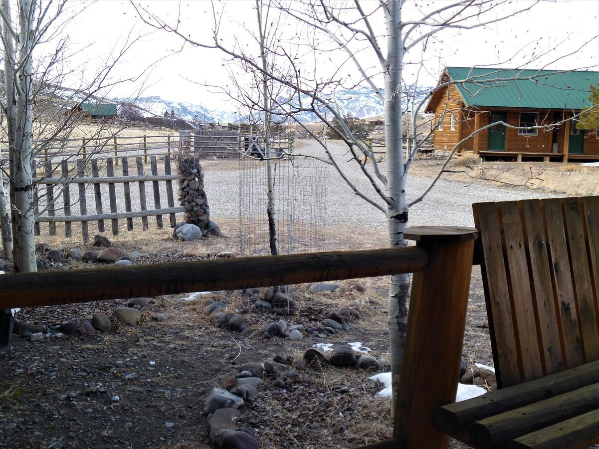 Yellowstone Cutthroat Guest Ranch Hotel Wapiti Room photo