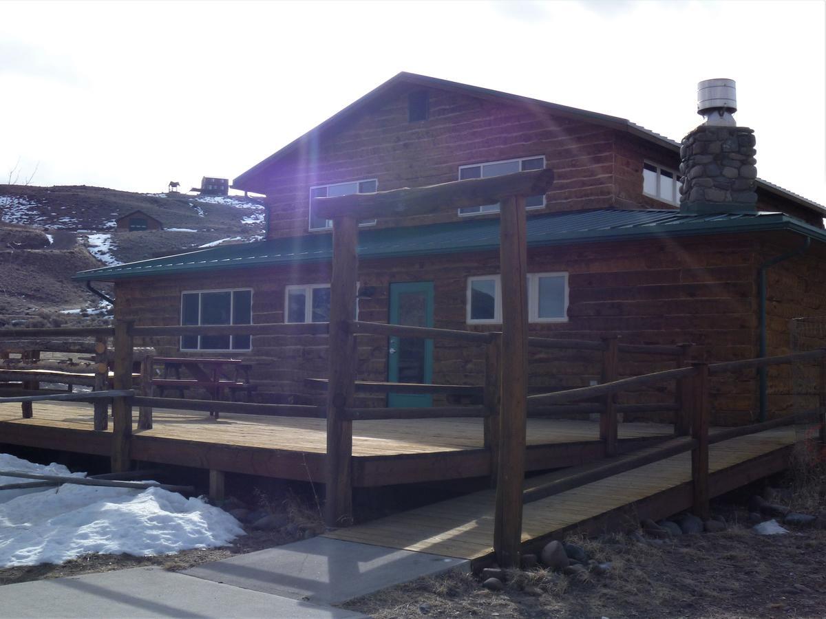 Yellowstone Cutthroat Guest Ranch Hotel Wapiti Room photo